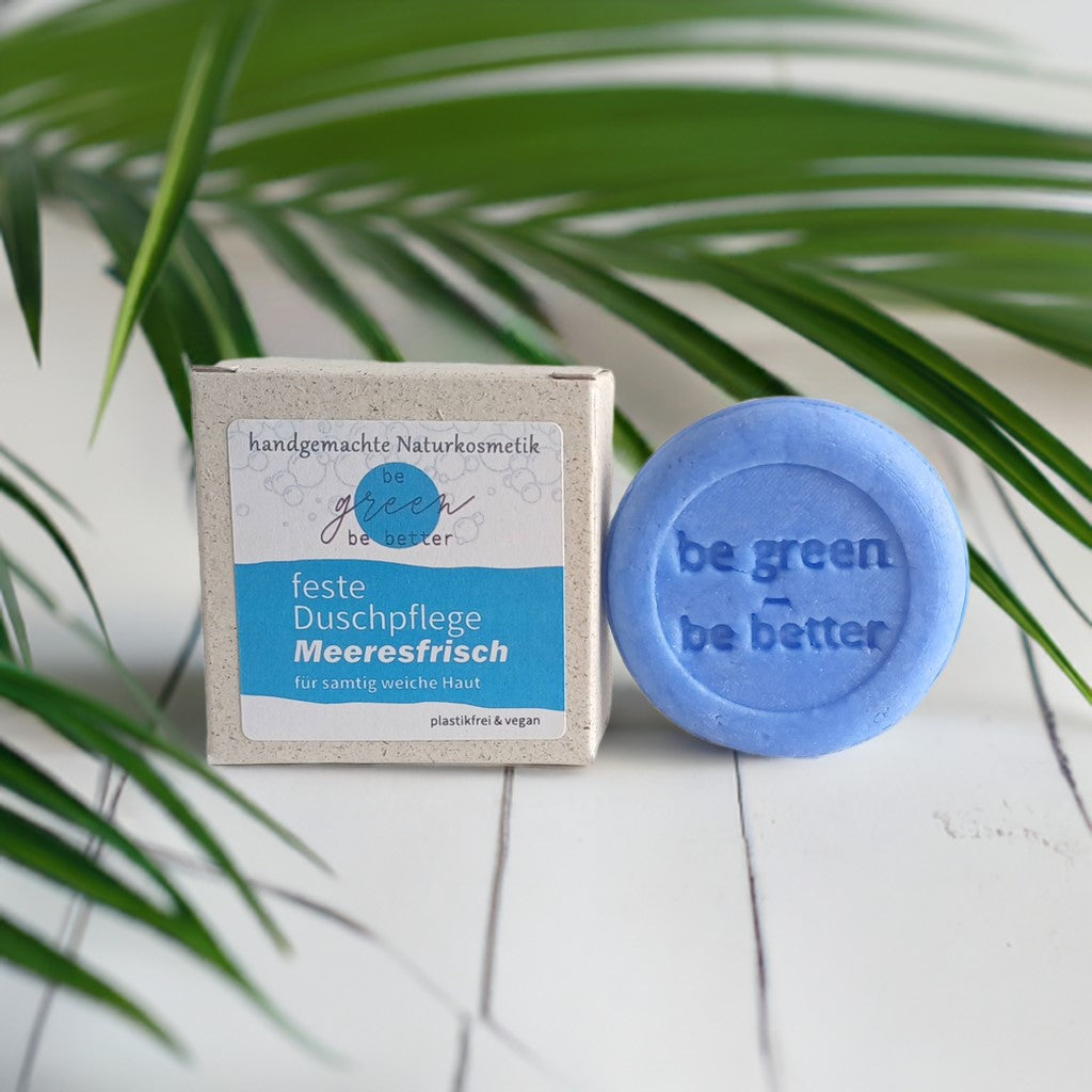 Body Bar vor Zweigen