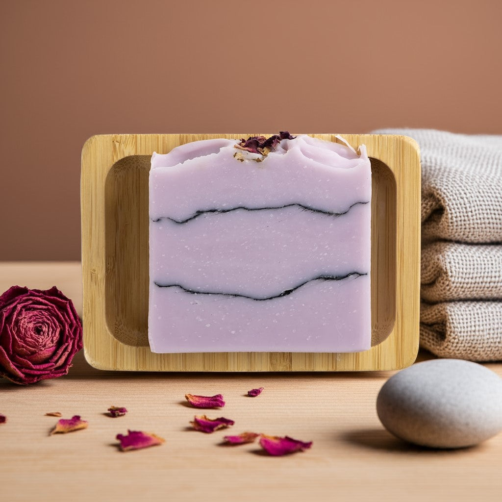 Bio Seife 'Rose & Aktivkohle' (sensitiv)
